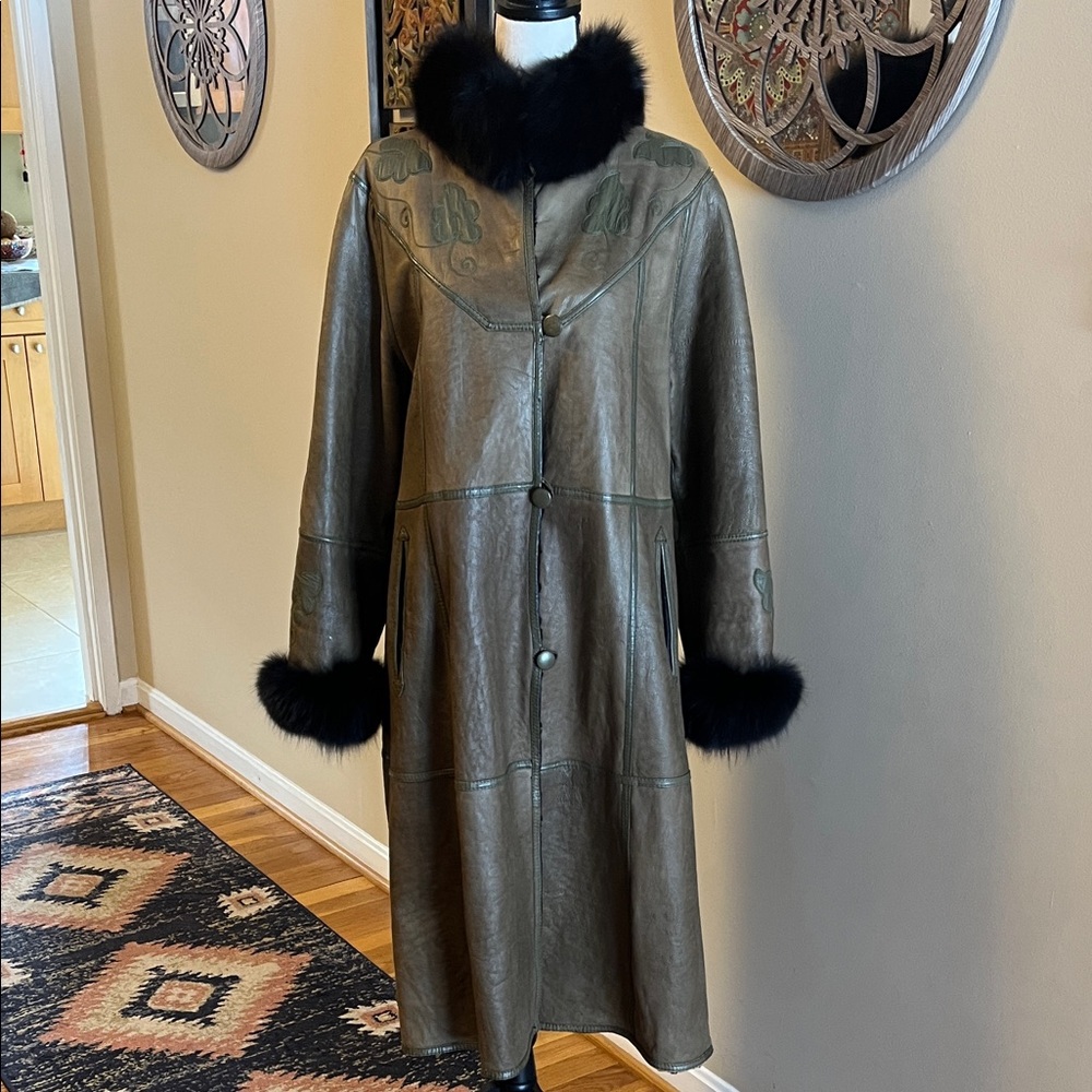 Elegant leather and karakul reversible coat with black fox trim!! Medium woman